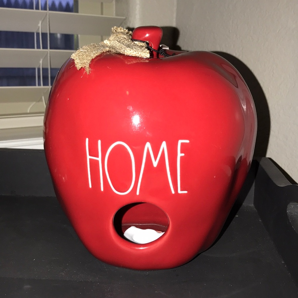 NWT Rae Dunn Apple Home Bird House!
